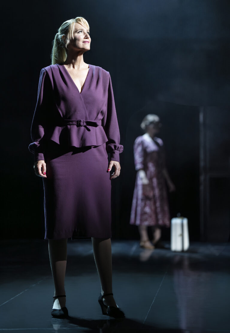 Chess_Det-Ny-Teater_Florence Vassy_(Xenia Lach-Nielsen)_Fotograf_Camilla-Winther