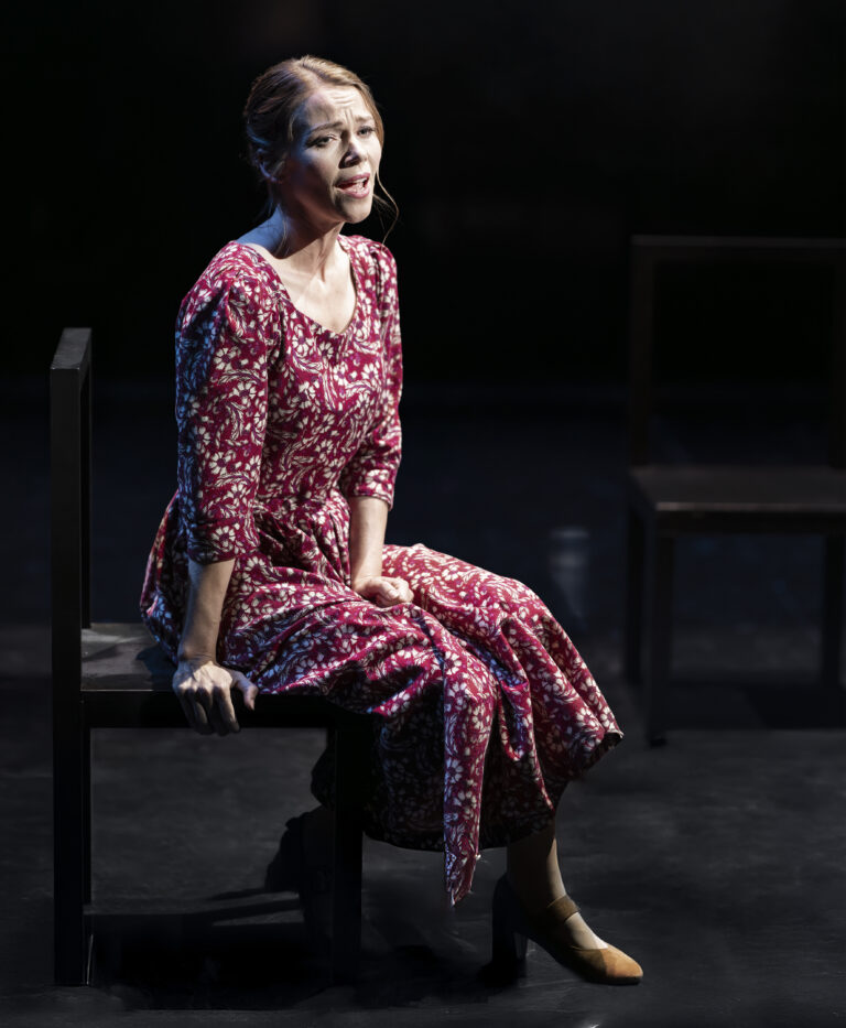 Chess_Det-Ny-Teater_Svetlana_(Frederikke-Vedel)_Fotograf_Camilla-Winther